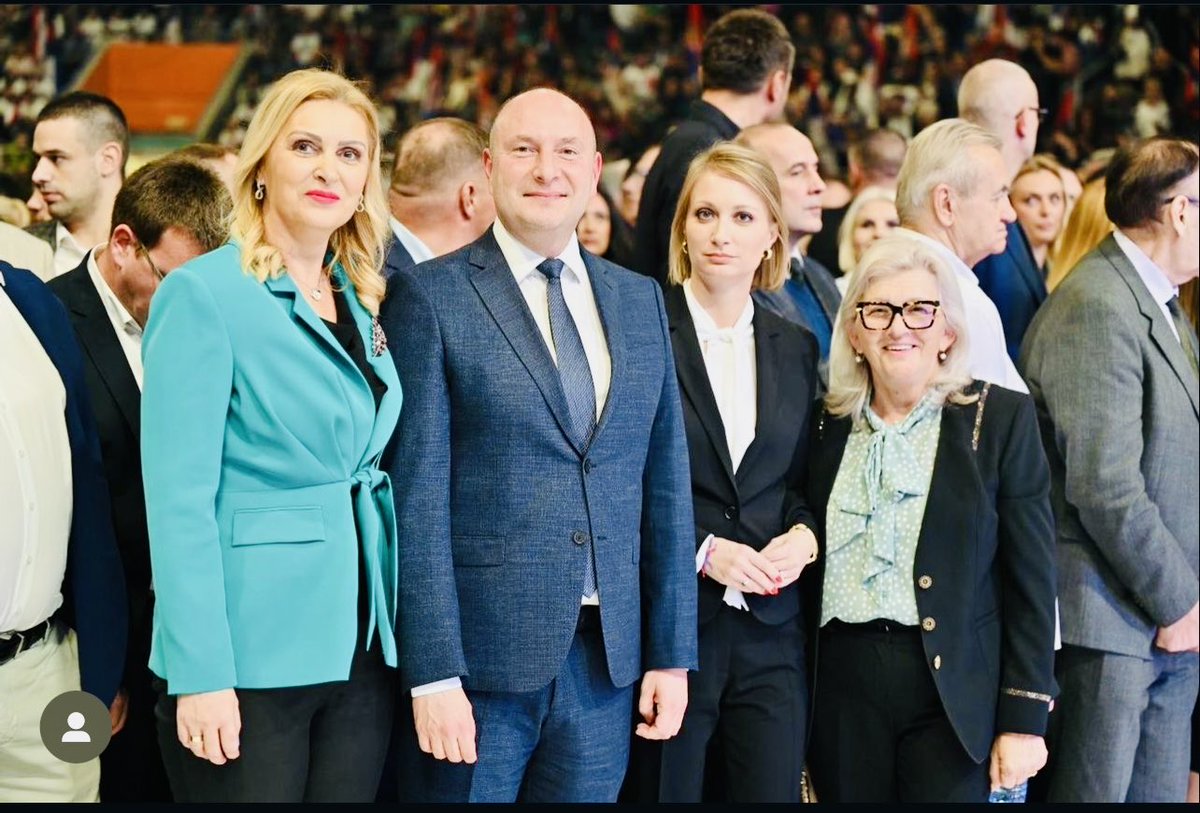 Дивно и емотивно вече у Вршцу где смо се окупили да обележимп 16 година од оснивања наше <a href="/sns_srbija/">СНС СРБИЈА</a>  евоцирајући успомене на све оно  шта смо  заједно прошли градећи бољу и успешнију Србију, али и гледајући оптимистичо у будућност. Живела Српска напредна странка!Живела Србија!
