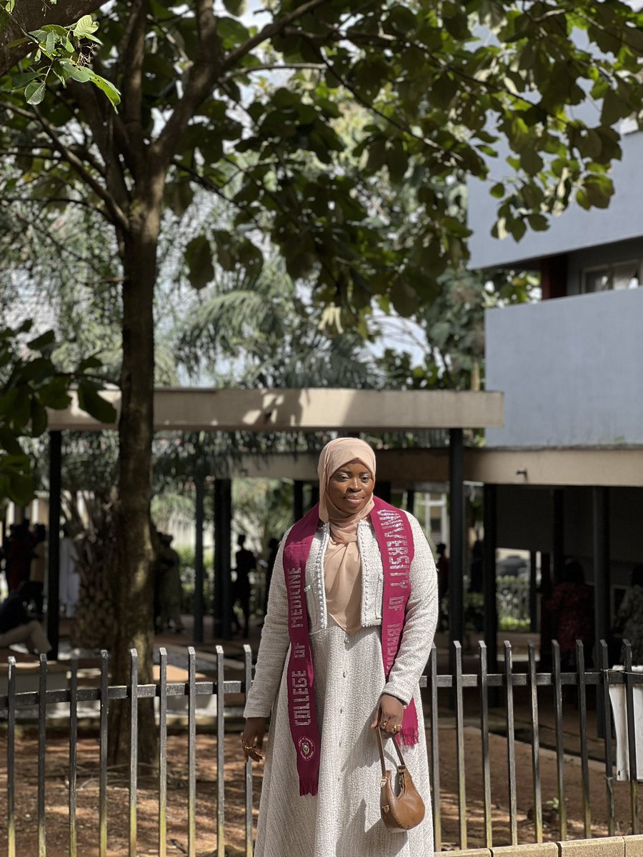 mar_l_bee's tweet photo. ..and I will do no harm or injustice to them..

A week ago, I swore the Hippocratic oath and officially became a Doctor.

Dr B.M LATEEF 
(MB;BS IBADAN)

I was 3 when I told my mum that I wanted to be a Doctor.

This small girl’s 21-year old dream became a reality

Alhamdulillah🥺 https://t.co/3rP9mXQUPw