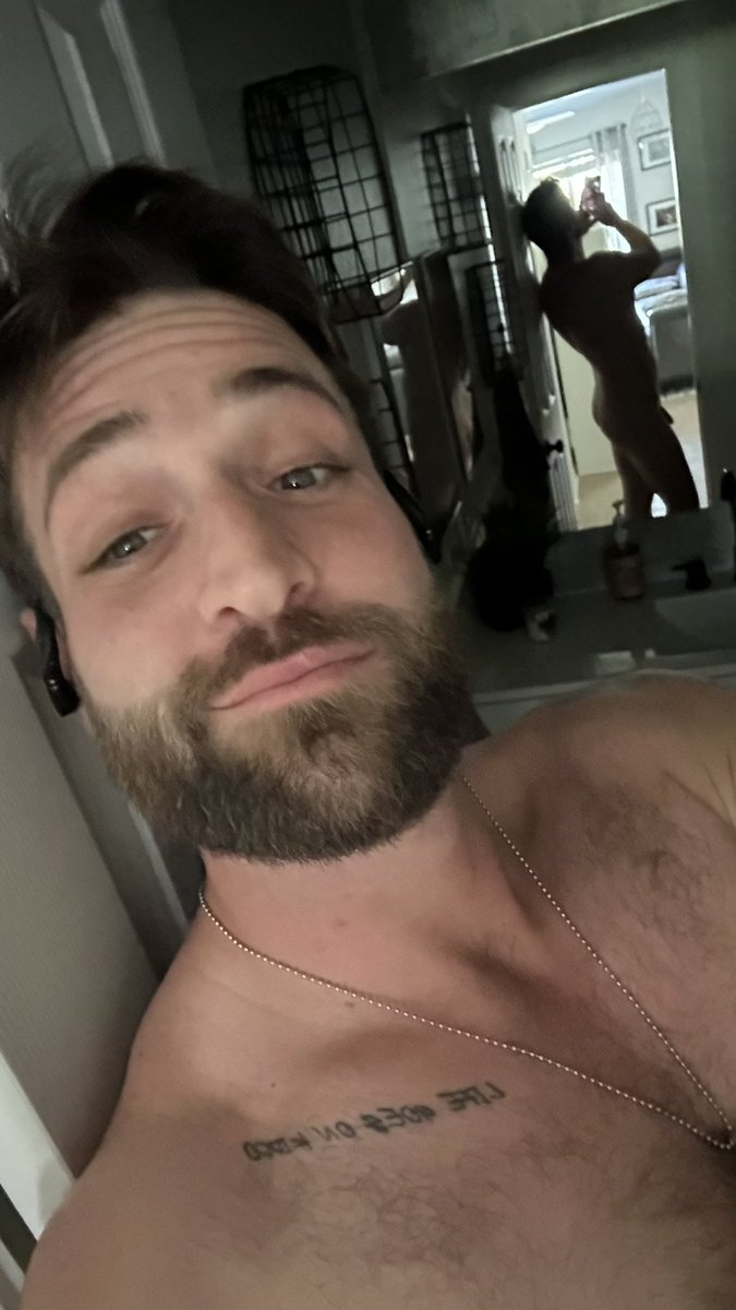 Laviathan19's tweet photo. Selfie!! Been a while since I’ve posted on here. Hope all has been well! 
#selfie #gayman #gay #pride #bulge #curvy #butt #booty #hot #hung https://t.co/HTn4AZdz77