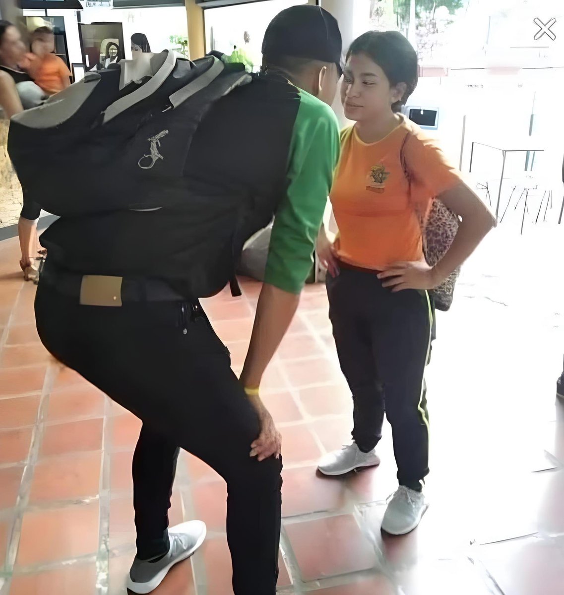 Eduardolihuitl's tweet photo. Me vuelves a hacer un berrinche y te guardo en la mochila 🎒

Síganme para más consejos si andan con chaparritas 😂😂😂 https://t.co/sXtqekpZ0o