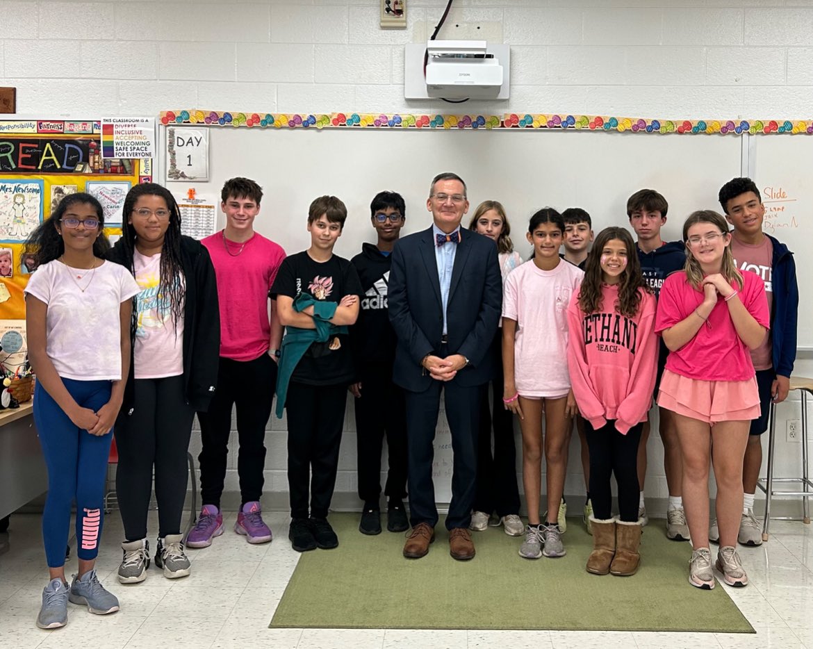 Thanks to the bright, thoughtful, respectful <a href="/SpringtonLakeMS/">Dr. Robert Salladino, Jr.</a> students who met with Supt Dr. Meloche today to discuss the best that MS offers (clubs, support, a sense of belonging), cell phone policy (👍 they say) &amp; areas for improvement (lunch choices, less time on chromebooks)!