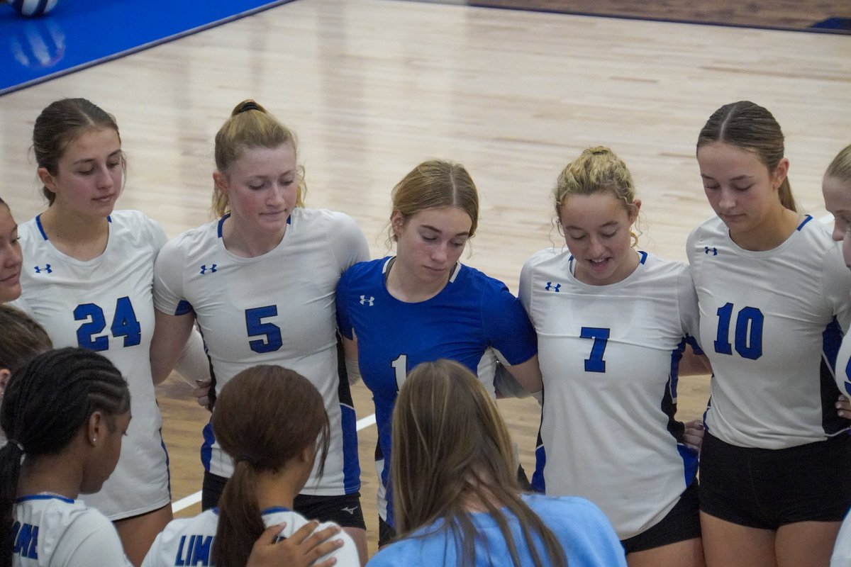 khloestear's tweet photo. Go check out my new highlight!  🚀
👇👇👇
https://t.co/WmrFgfVL01

@VBallrecruiter 
@CoachSamWol23 
@Jennabanz https://t.co/QWZ7wKJr4g