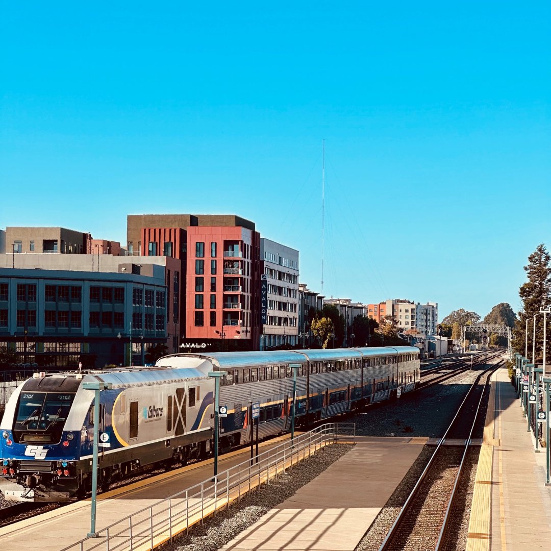 CapitolCorridor's tweet photo. 🍂 🤎 Falling in love with train travel 🚄 🧡🍂
#simplepost #capitolcorridor #publictransportation #sacramento #norcal #bayarea #SanFrancisco #oakland https://t.co/HgmWXGljdZ