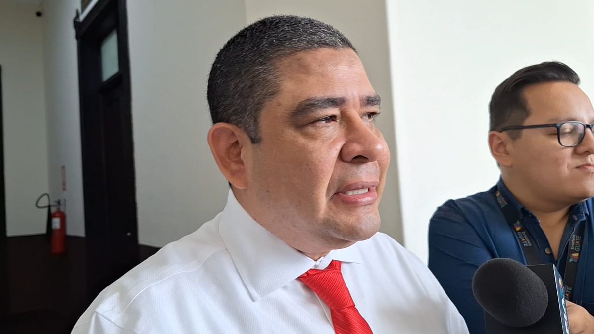 Congresista, miembro de Comisión  de Comunicaciones, Transporte y Obras Públicas; señala que solicitó información a <a href="/CIV_Guatemala/">Ministerio de Comunicaciones</a> sin obtener respuesta y "ya se conoce el resultado" indica.

Ante tal situación, citará nuevamente a autoridades de dicha cartera.

📸 <a href="/KrenJuarezF/">Periodista Karen Juarez</a>