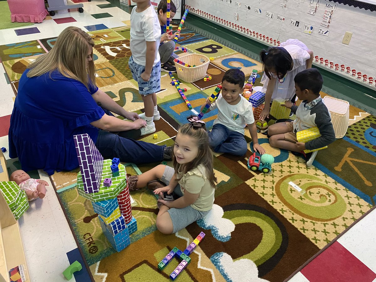 Memorable moments alongside Canyon Ridge this morning! Look at those pre-k coyotes go! ✏️✨🤩