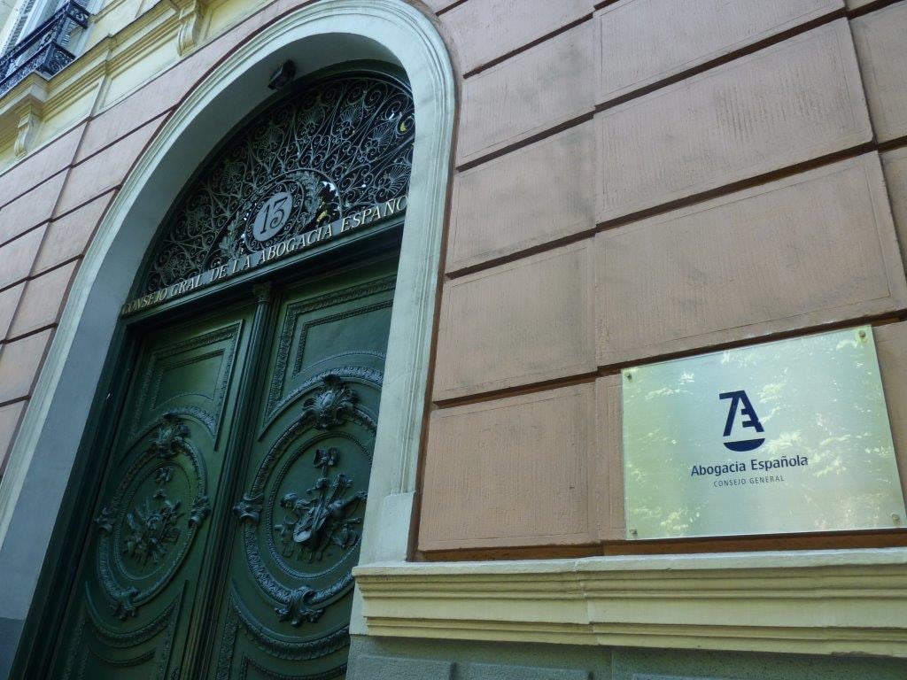 Esta tarde estamos representados en la Comisión de Ordenación Profesional  y participamos en la subcomisión de Derecho Penitenciario de <a href="/Abogacia_es/">Abogacía Española</a>