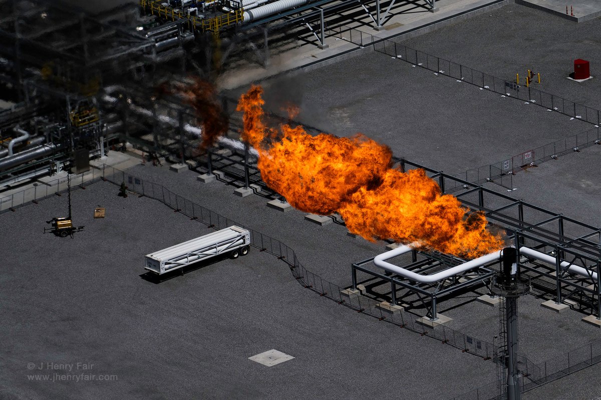 JHenryFair's tweet photo. Burn it Off
•
Gas flaring, or the open-air burning of excess gas, occurs as a routine  measure to stabilize the pressure of gas systems and in emergencies for depressurization. As the burn is conducted in open air, flaring releases huge amounts of harmful greenhouse gases. https://t.co/ZVJu338WbT