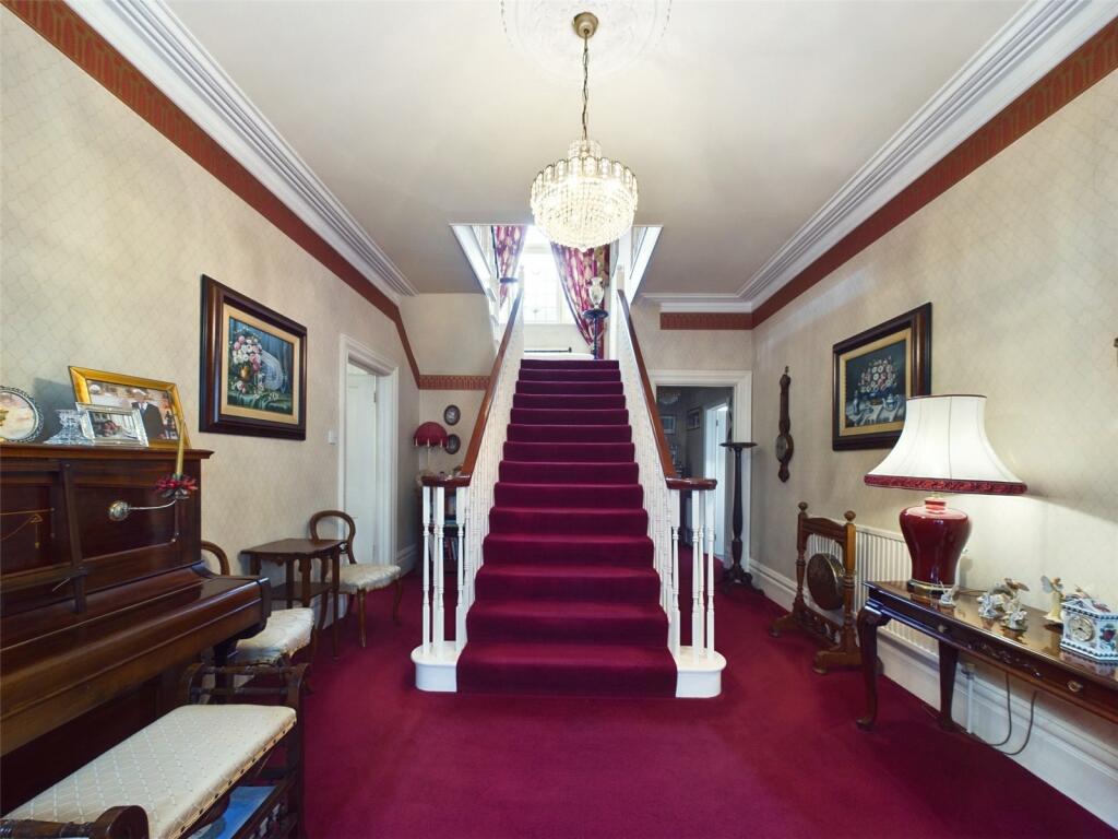 Laura Lupin tweet media