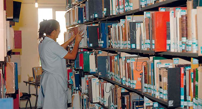 Hoy se celebra el Día Internacional de las Bibliotecas,  sitios que son el resguardo de la cultura, las creencias y escritos de los pueblos. <a href="/alfonso_noya/">Alfonso Noya Martínez🇨🇺</a> <a href="/DirDGDyA/">DGDyA CITMA</a> <a href="/wrr2/">Waldo Ramírez de la Ribera</a> <a href="/radio_cubana/">Radio Cubana</a> <a href="/IcsCuba/">Instituto de Información y Comunicación Social</a> <a href="/Reinierv6/">Reinier Valdés Iznaga</a> <a href="/DirCom_TVC/">Comunicacion TV Cubana</a> <a href="/ibermemorias/">Programa Ibermemoria Sonora y Audiovisual</a> <a href="/BiblioNacCuba/">Biblioteca Nacional de Cuba José Martí</a>