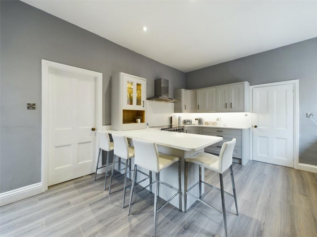 Laura Lupin tweet media