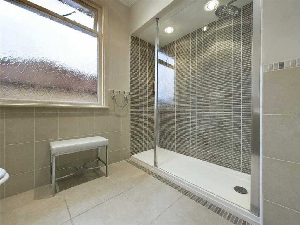 Laura Lupin tweet media