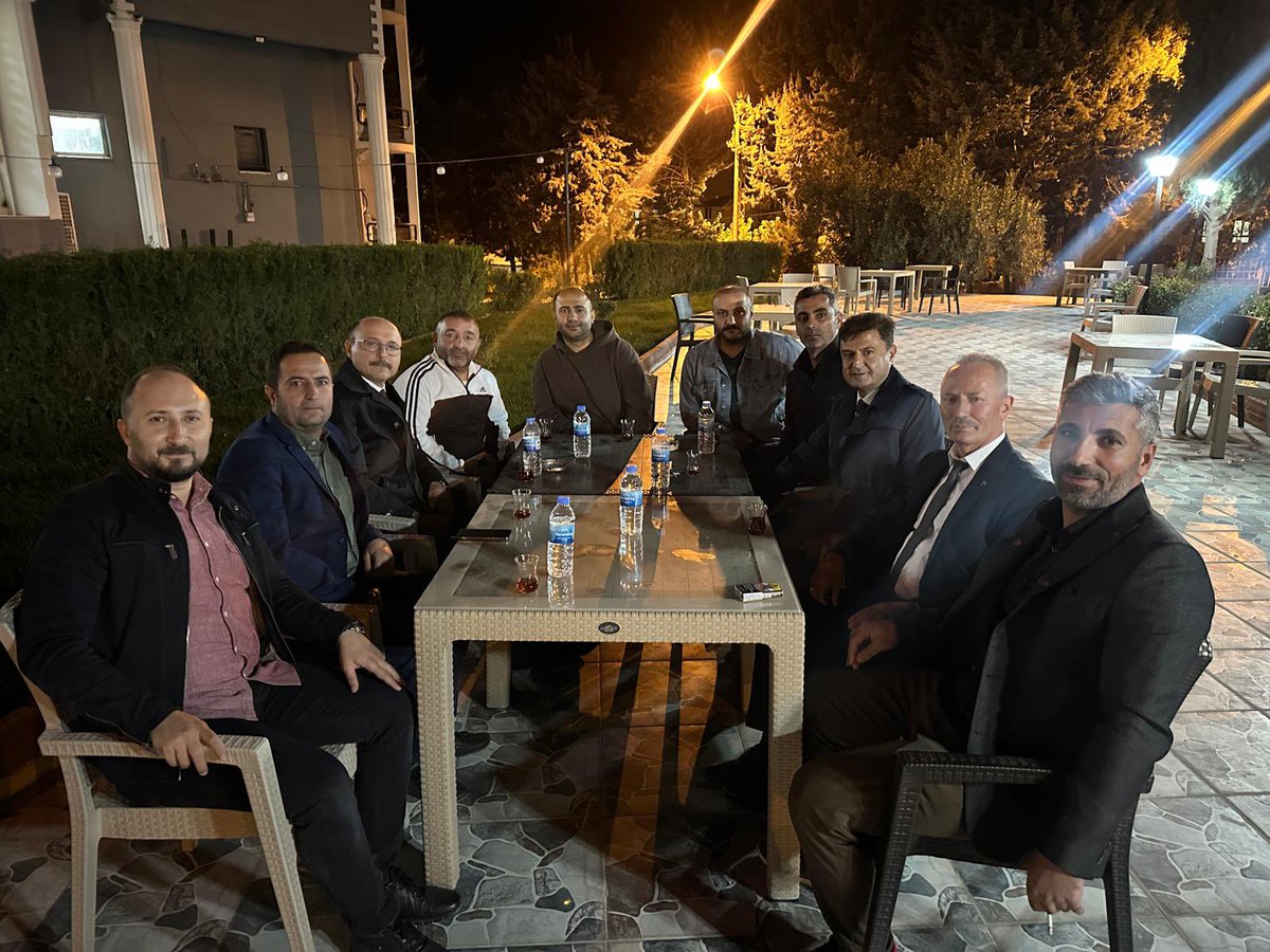 TalipGeylan06's tweet photo. Kahta Öğretmenevi’nde İlçe Temsilcilik yönetimimizle sohbet ettik.
İlçe Başkanımız İbrahim Sandal ve Kahta’da Türk Eğitim Sen bayrağını şerefle taşıyan tüm arkadaşlarımı tebrik ediyorum.
Varlıkları daim olsun. https://t.co/OBQ5t27jW9