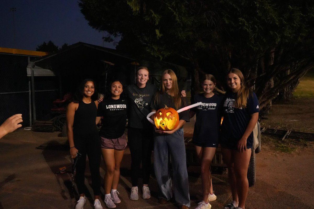 LongwoodSB's tweet photo. Our team had so much fun pumpkin carving last night! Which group do you think had the best pumpkin? 🎃 https://t.co/h48zOZqz2q