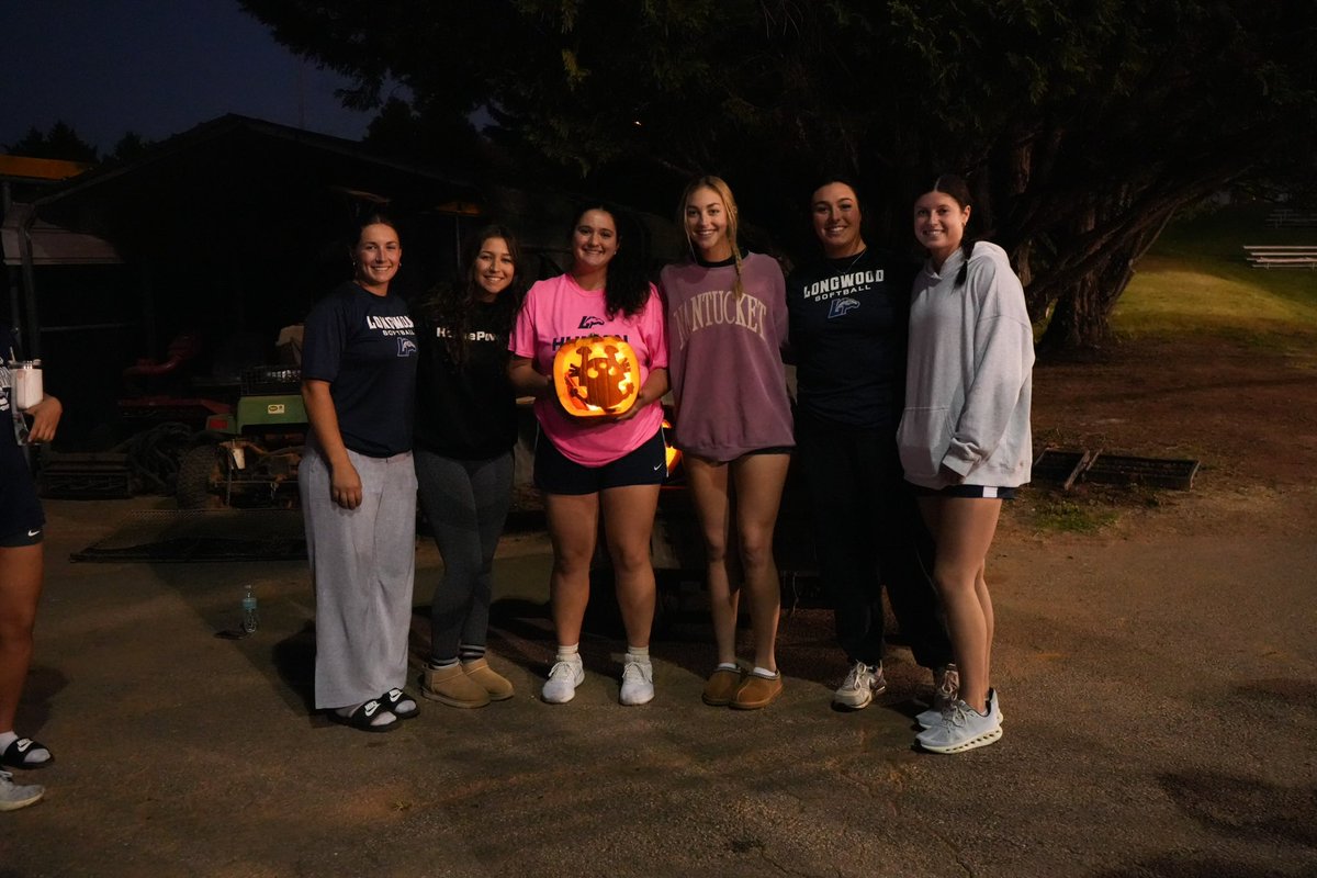 LongwoodSB's tweet photo. Our team had so much fun pumpkin carving last night! Which group do you think had the best pumpkin? 🎃 https://t.co/h48zOZqz2q