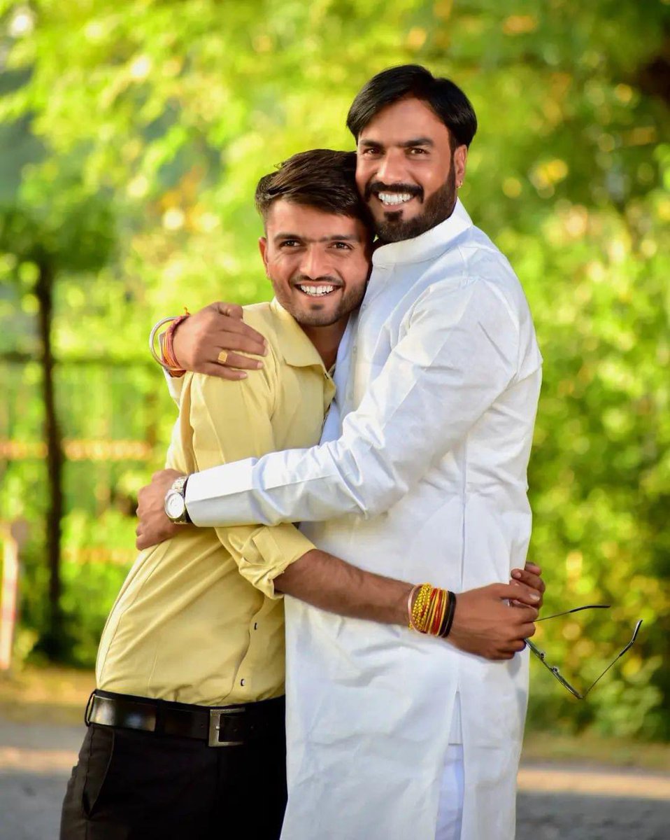 yashuu_ji's tweet photo. राजगढ़ जिले के युवाओं की शान, छोटे भाई की तरह स्नेह करने वाले, हमेशा अपनों की चिंता करने वाले हम सबके प्यारे भैया युवा मोर्चा जिला अध्यक्ष 
श्री के पी पंवार जी को जन्मदिवस की हार्दिक शुभकामनाएँ ।

@Kp_Panwar3 @Rohit_Chahal @vaibhavpawarmp @MPBJYM https://t.co/0mRFGsoFAw