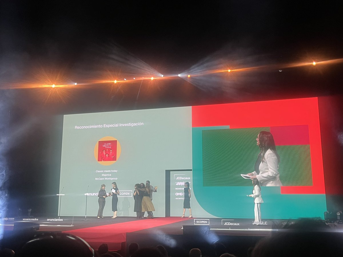 PremiosEficacia's tweet photo. 🏆El Reconocimiento Especial a la Investigación se ha otorgado a Classic meets today, de Majorica y @McCann_Spain
#Eficacia2024 https://t.co/ptx9MSCCCF