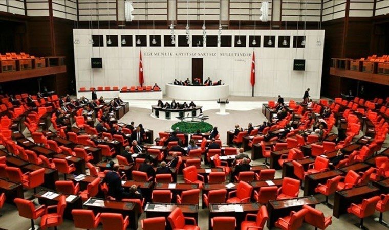 xhaber_'s tweet photo. CHP'nin, TUSAŞ’a yönelik terör saldırısının tüm yönleriyle araştırılması önerisi, TBMM’de AKP ve MHP oylarıyla reddedildi. https://t.co/vH82RO050h