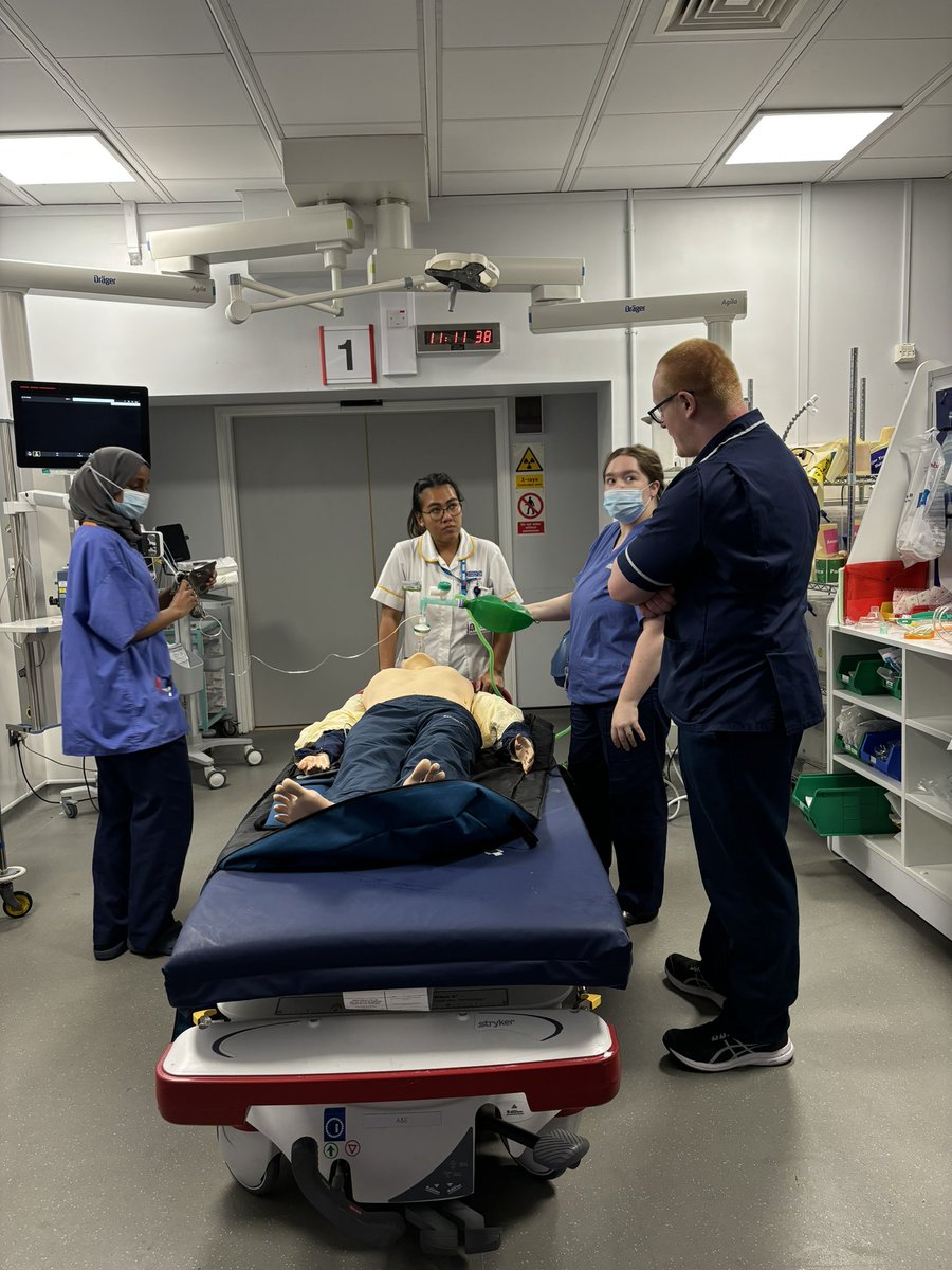 Our senior staff doing a bit of teaching in between traumas and other emergencies today 👏