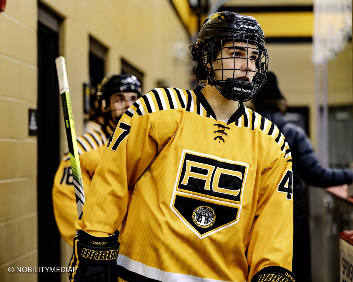AdrianMD1Hockey's tweet photo. Locked in for a dawg fight.. Puck drop in 5 hours! 😤

📸 Nobility Media

#CommitToExcellence #W2D https://t.co/OJhvYbmvT8