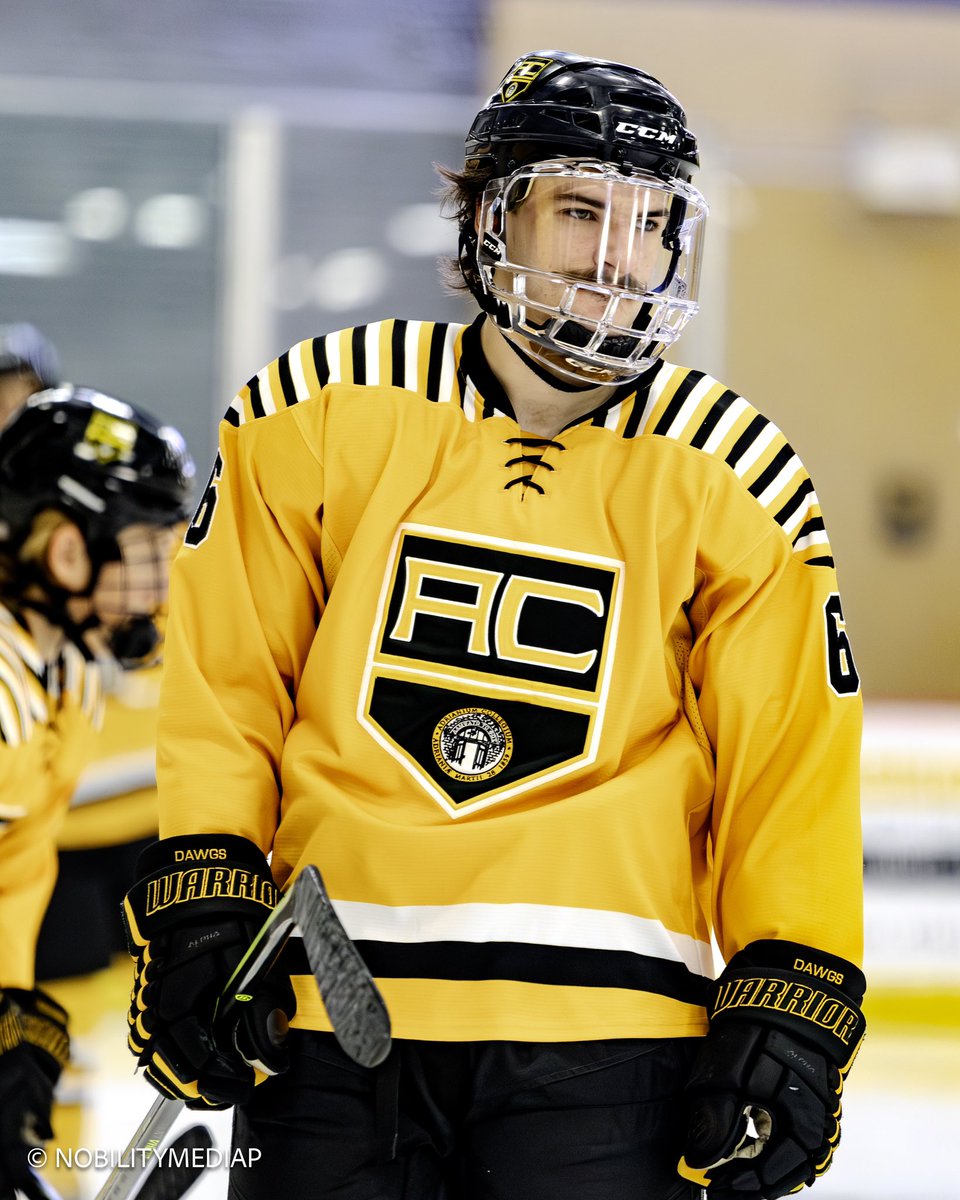 AdrianMD1Hockey's tweet photo. Locked in for a dawg fight.. Puck drop in 5 hours! 😤

📸 Nobility Media

#CommitToExcellence #W2D https://t.co/OJhvYbmvT8