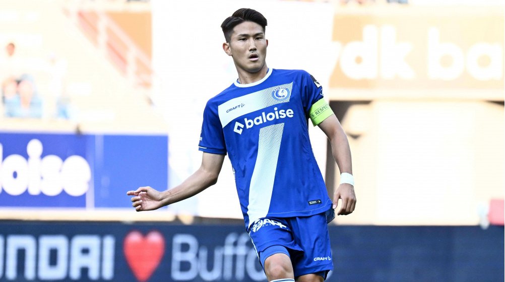 Slskaut's tweet photo. Great game by Tsuyoshi Watanabe in Gent's 2-1 win against Molde.
There is also Astuski's ito ear from the bench

#gent #japan #UefaConferenceLeague https://t.co/PG6uMiPeFr