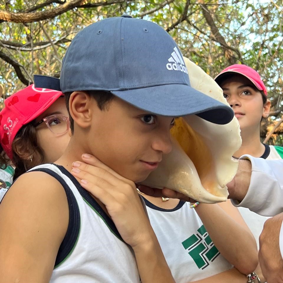 fariasbrito's tweet photo. Os alunos do FB vivenciaram uma experiência única na trilha ecológica, descobrindo de perto as maravilhas da natureza e aprendendo mais sobre sustentabilidade e preservação.

Um dia de muita aprendizagem ao ar livre! 🌳✨ https://t.co/JKFaPwZuDn