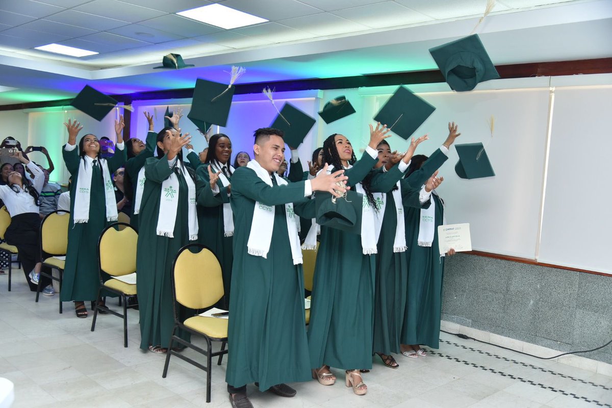 Jackierojass11's tweet photo. Hola, familia 🙌
Hoy comprobé que si luchamos por nuestros sueños, estos se hacen realidad.
Después de un año y cinco meses de la apertura de nuestro SENA Palermo, hoy certificamos a 25 jóvenes en Técnico en Asistencia Administrativa 👏 https://t.co/73vq8CCh15