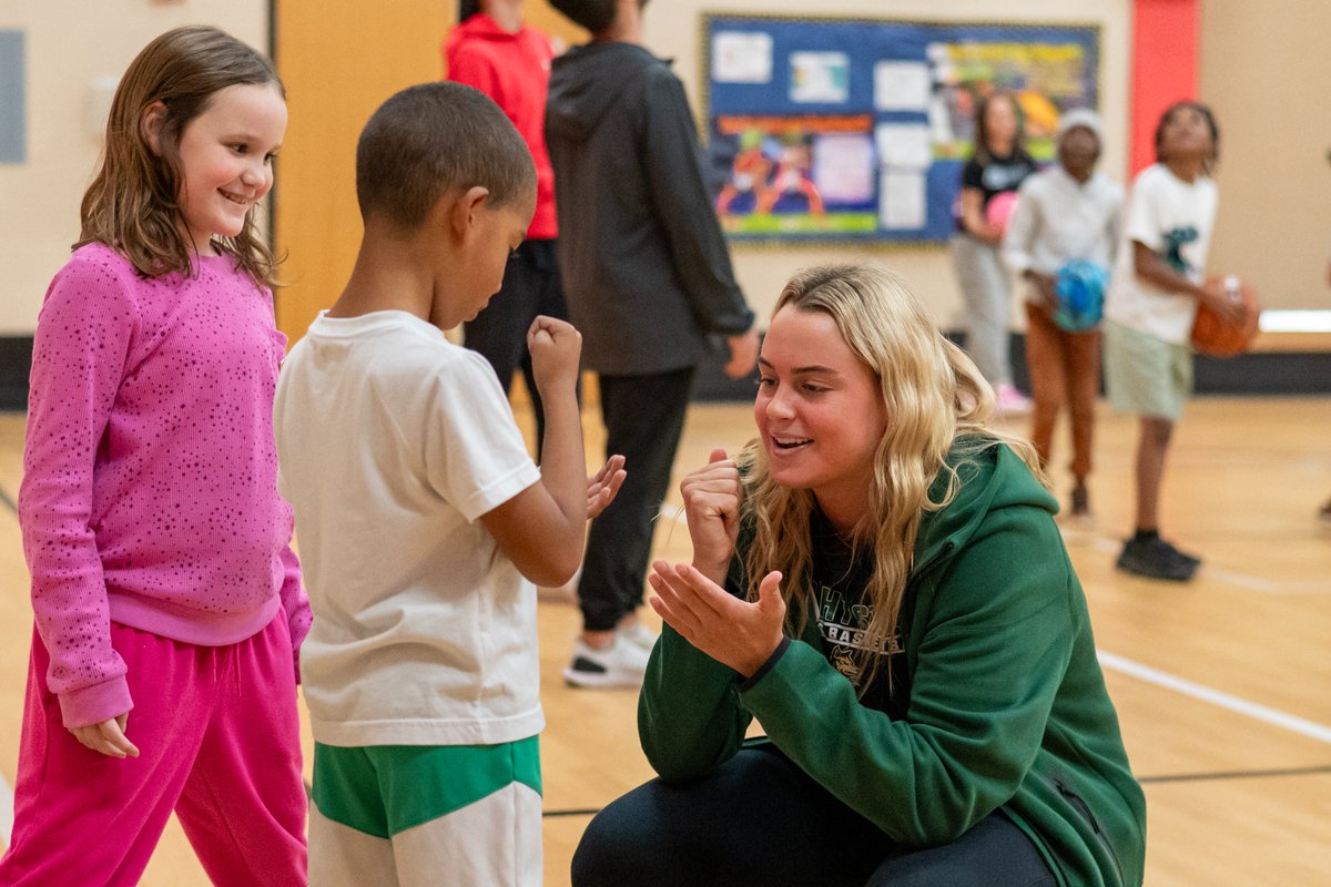 WSUWBasketball's tweet image. We had a great time working with @ShoesForSuccess to deliver some new kicks to students at Charles Huber Elementary School!

#RaiderUp | #RaiderFamily