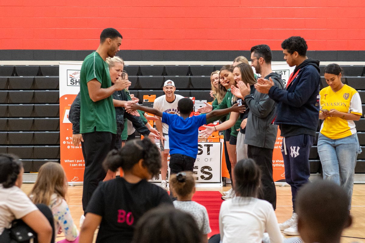 WSUWBasketball's tweet image. We had a great time working with @ShoesForSuccess to deliver some new kicks to students at Charles Huber Elementary School!

#RaiderUp | #RaiderFamily