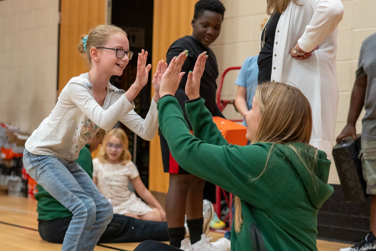 WSUWBasketball's tweet image. We had a great time working with @ShoesForSuccess to deliver some new kicks to students at Charles Huber Elementary School!

#RaiderUp | #RaiderFamily