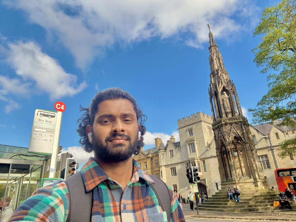 KusalaAS's tweet photo. ඔක්ස්ෆොර්ඩ් හංදියේ සි��😎
#දකුණෙඑකෙක් https://t.co/WVjgRo1D9O
