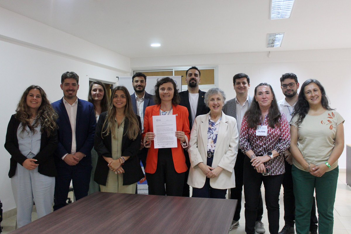 CCMisiones's tweet image. Declaración de Posadas✊🏼🌱📝

La @COP29_AZ, una oportunidad para demostrar el compromiso de los gobiernos subnacionales con la acción climática y fortalecer lazos globales.

Conocé la postura de la Alianza Verde Argentina⤵️
drive.google.com/drive/folders/…

#AcciónClimática #COP29 #PreCOP