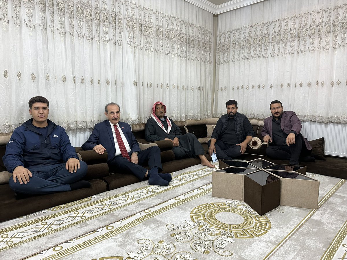 yalcinkayamehmt's tweet photo. Akçakale’mizin esnaflarından Altuntaş ailesini hanesinde ziyaret edip başsağlığı diledik.

Vefat eden merhumeye Allah rahmet eylesin.
Mekanı cennet olsun. https://t.co/WRT6AxfELn