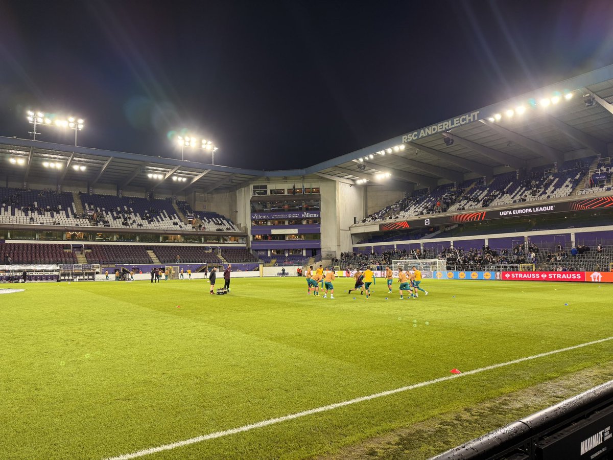 FabTyto's tweet photo. Allez bon match !! 
Visiblement un tifo en préparation à @rscanderlecht 
Avec @mauveflag 

#ANDLUD https://t.co/zjZq2IKkCj