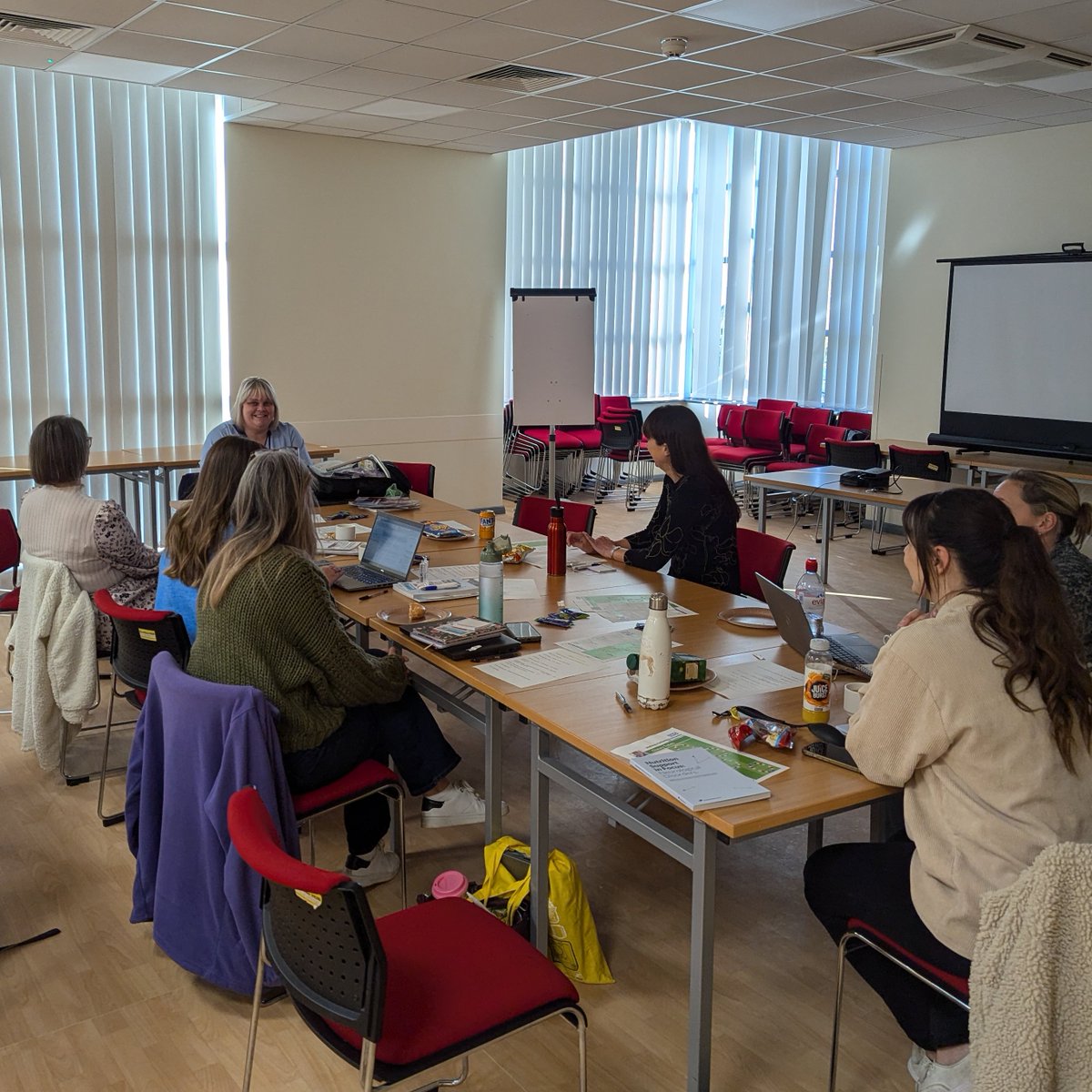A fab time at our dysphagia team day today! A great chance for our dysphagia therapists to come together &amp; discuss new research and hear from specialists! 

Pictured: Lauren from Abbot Enteral Feeding and Michelle, Cleft Specialist Lead Nurse talking about their roles and teams🍽️