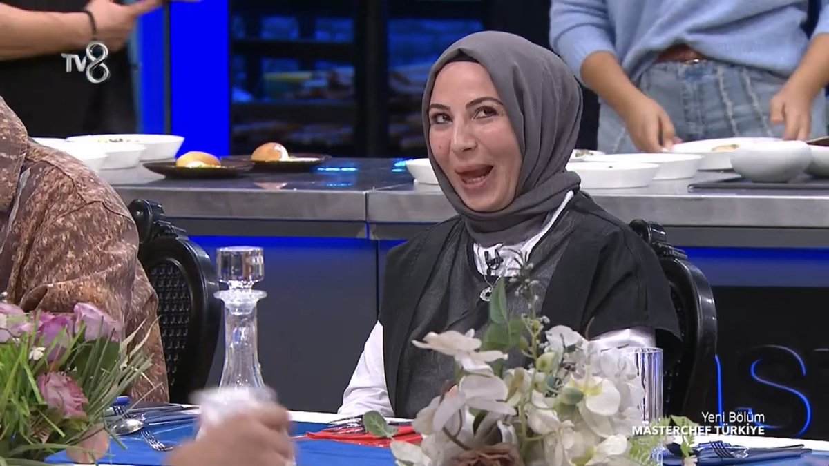 hadiibeordan01's tweet photo. Seni gidi seniii ajahahah #MasterChefTürkiye @acunilicali @TvMasterchef @Danilo_Zanna @iremkanan @SomerSivrioglu #masterchefTürkiye #ayazgeçer #hasan #masterchefTürkiye #masterchefturkiye #onururesin #beyzahuriaydın #onbey #barış #azize #tolga #alican #metin #eda #masterch https://t.co/vT71fM3HSM