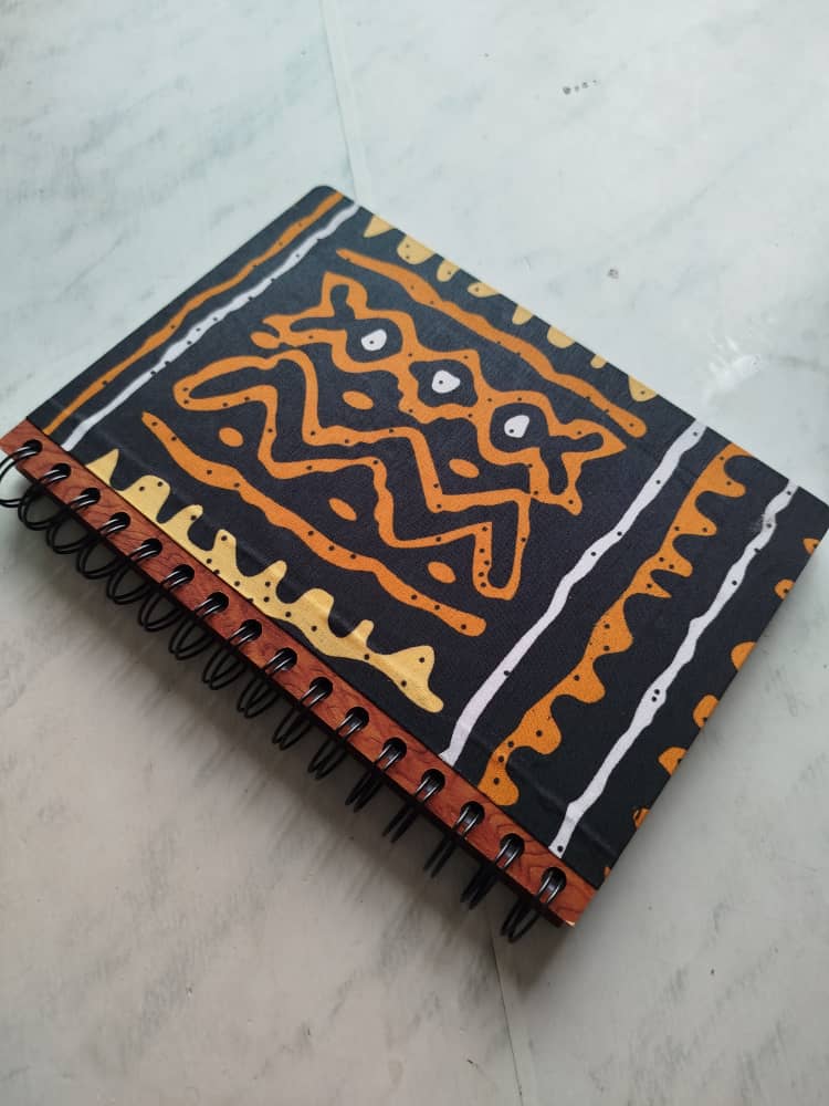 Les CRÉATIONS DEEYANAH <a href="/Dee_Happy_Heart/">Dee HappyHeart 🌺</a> sont à votre disposition pour vos tous vos cadeaux originaux: agendas personnalisés, bloc-notes, stylos, sacs en jute, en carton, etc...
C'est du fait-main aux finitions élaborées 😋 dans un esprit d'éco-responsabilité où rien ne se jette.