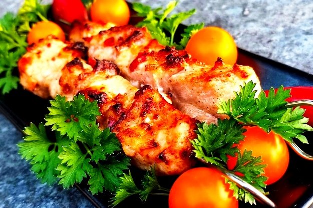proborsch's tweet photo. #Dinner alert! 🚨🌶️ Spicy-sweet #pork #skewers are here to make your taste buds dance! Juicy on the inside and crispy on the outside, they’re an absolute must-try. What would you add to make them pop? Let’s swap ideas! 
#Recipe:
https://t.co/yyaztBOs8z

#ProBorsch #Food #foodie https://t.co/0k0dB21QmT