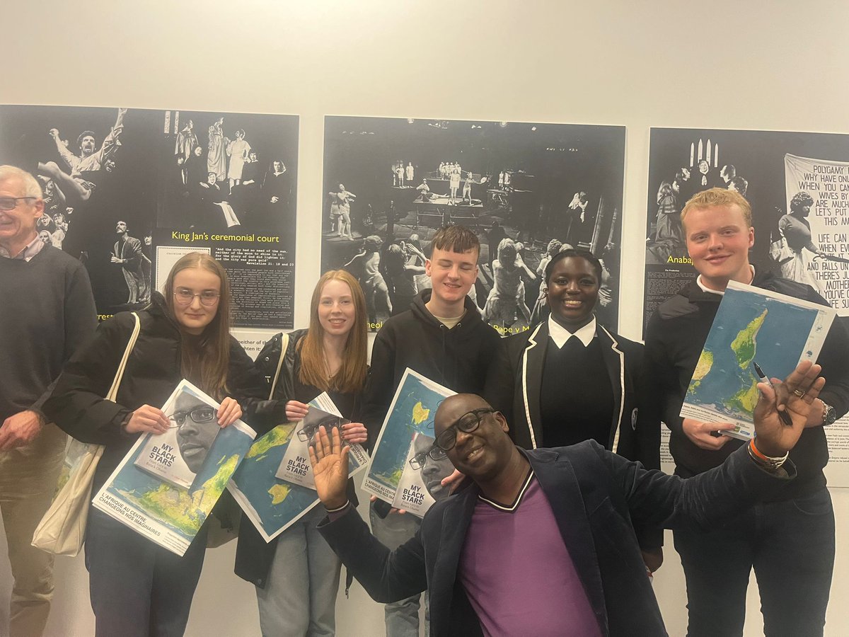 SASB_ML's tweet image. A group of our S6 pupils really enjoyed Lilian Thuram’s conversation in French last night on Race, Equality &amp;amp; Heritage at @UniStrathclyde. 🇫🇷 Thanks to @SrtaSkinner1 and Mr Burns for organising and accompanying the pupils.
