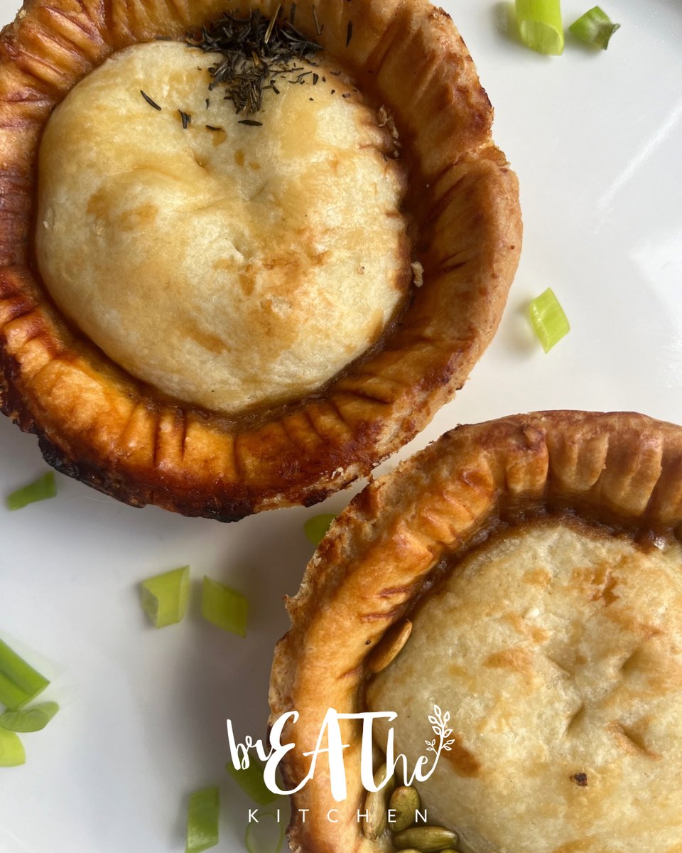 brEAThe_kitchen's tweet photo. Our flavorful, animal-free menu features hand-picked ingredients, and our biodegradable packaging ensures your convenience doesn’t harm our shared environment. 💕 🌱 🥧 🐮 
#shoplocal #vegan #zerowaste #climateaction https://t.co/wkQC9GkkQ0