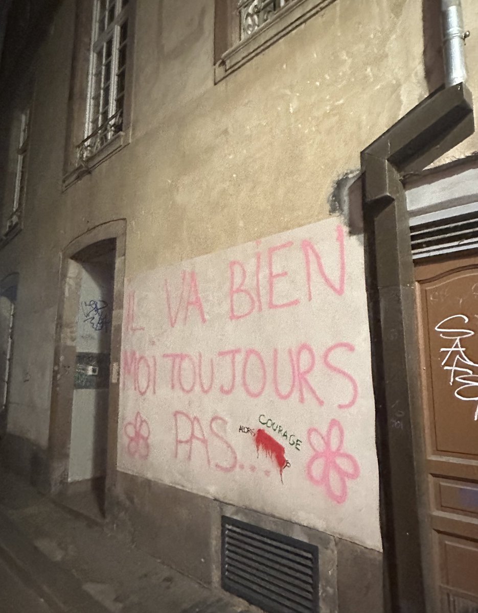 chloe (@chl0saturn) on Twitter photo 