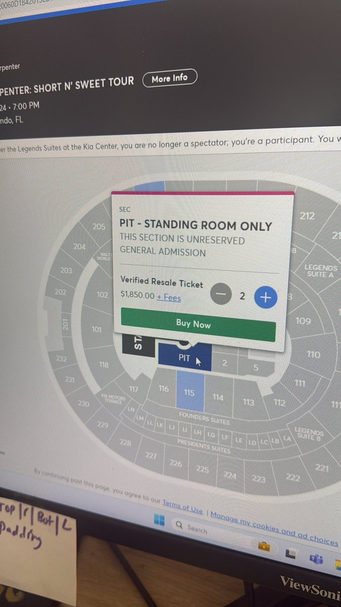 JessRoman85's tweet photo. Hey! So this is insane 😳 @SabrinaAnnLynn is 5FT tall it shouldn’t cost that much to see her https://t.co/j1kJ96AuqC