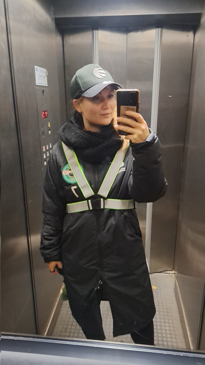 Charlotta89's tweet photo. Fotboll, långa promenader längs ån varvat med gym. Tror att jag nu har hittat en bra balans i höstens träning 😍 Förutom att nedre ryggen tar stryk av fotbollen och gör att styrketräningen måste vara lättare än vad jag egentligen sku vela 👵🏼 #träningshetsa https://t.co/s9I3Dmb584