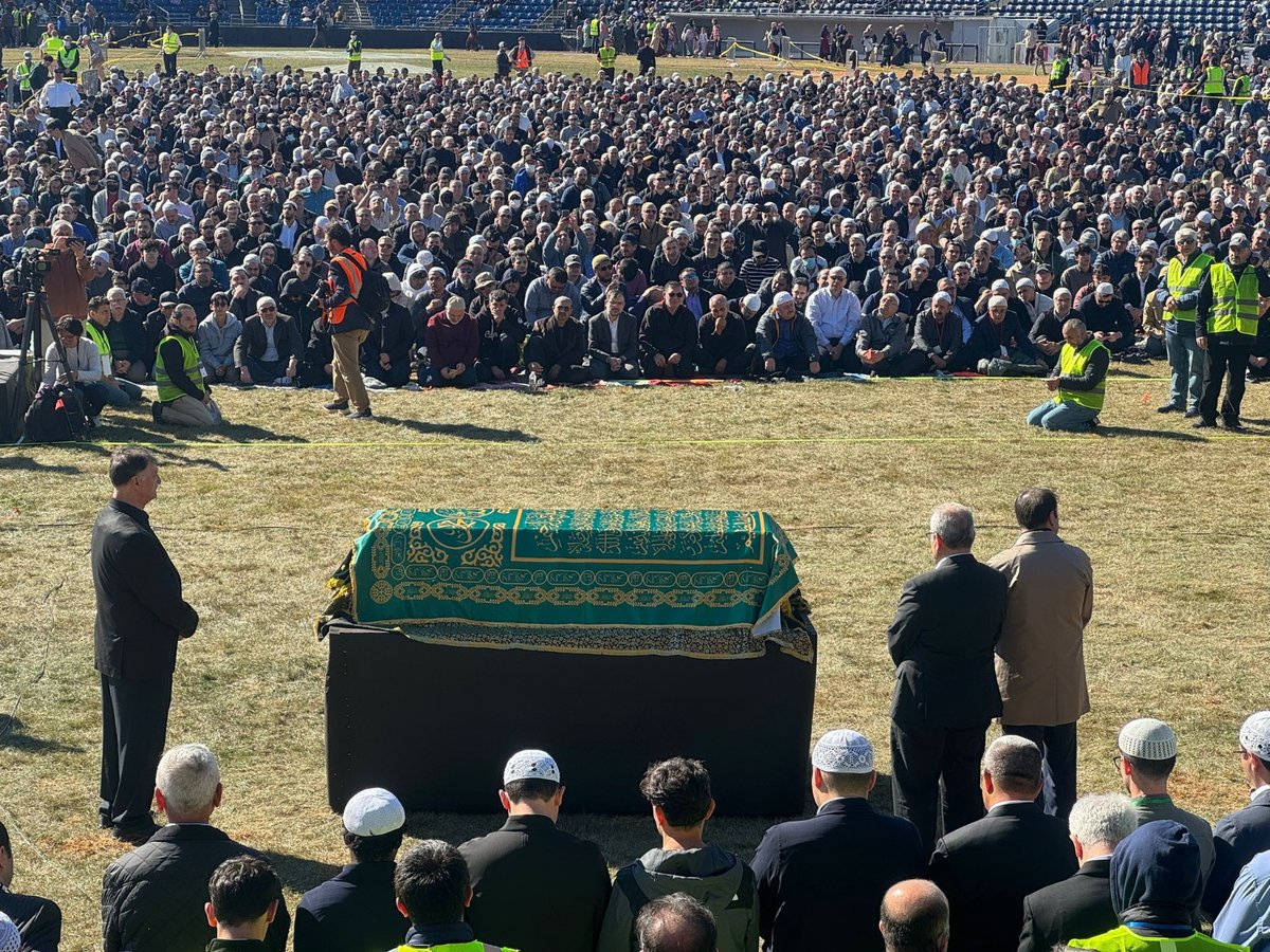 Hoca Efendi dememiş, peşinden gitmemiş kim varsa; 
hepsine selam olsun

Ateşi bol olsun 🔥🔥