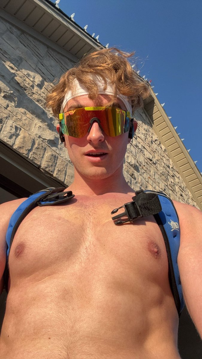 ThePrivateES's tweet photo. Need a running buddy🥵🏃🏼‍♂️ https://t.co/lo979hyWGq