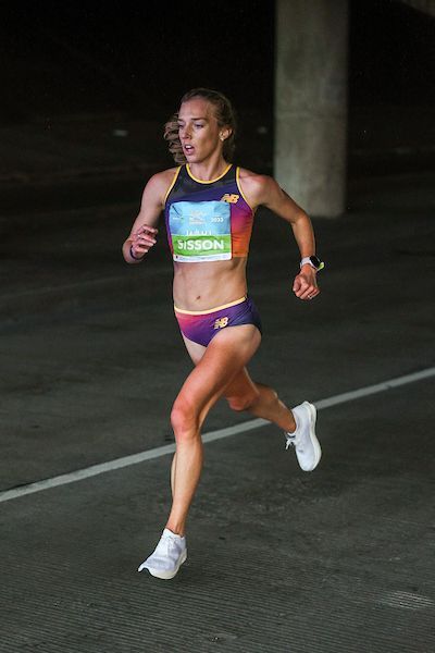 RunBlogRun's tweet photo. Emily Sisson pushes forward after Paris marathon finish by Deji Ogeyingbo, https://t.co/WNaGiSQkkz , #emilysisson, #newbalance, #Paris2024, #ChicagoMarathon, #womensrunning, #running, #marathons, #roadracing, #trackandfield, #kevinmorris, https://t.co/VDyPJC0MRW