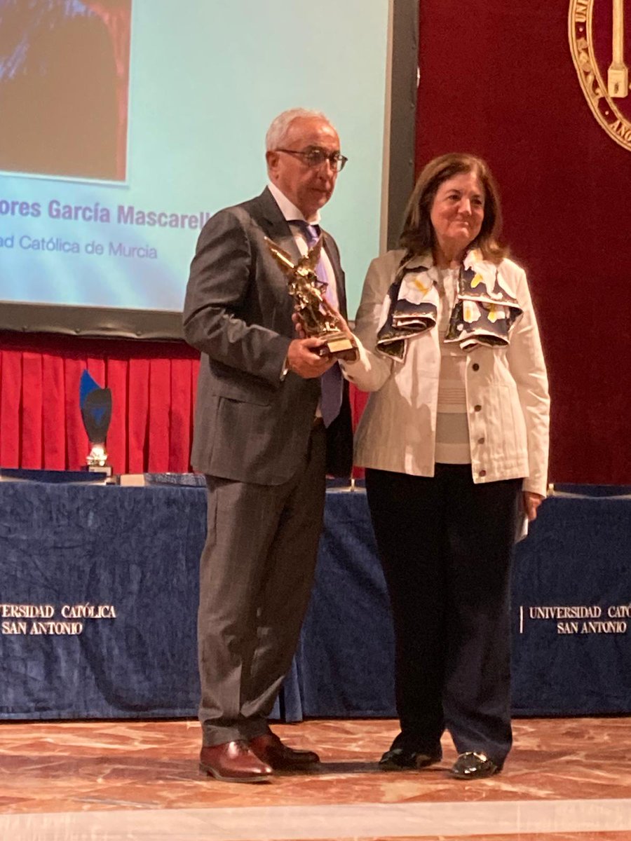 Es un honor haber compartido esta noche histórica en la #GalaDeporteUCAM, celebrando los logros de nuestros deportistas y el esfuerzo incansable de quienes hacen posible su éxito. La <a href="/UCAM/">UCAM Universidad</a> se ha consolidado como un referente del deporte universitario y profesional, como lo
