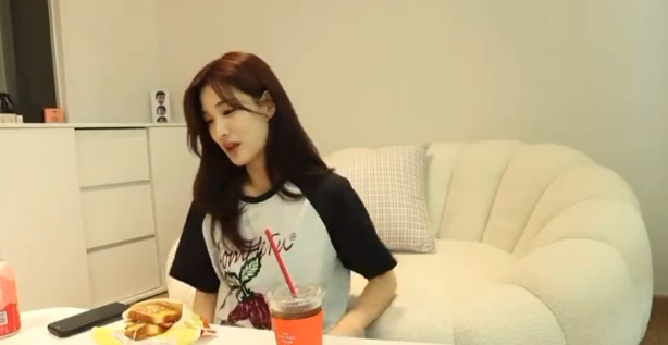 pannchoa's tweet photo. Yulhee exposes her ex-husband, Ft. Island's Choi Minhwan for going to the prostitutes while being a dad of 3
https://t.co/YftVeXz9vZ https://t.co/9xdF08vmU4