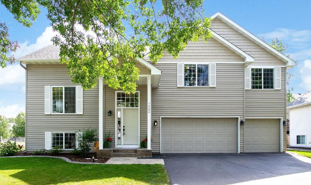 AgentBenedict's tweet photo. Happy Housiversary to homeowner Parishkrit! We hope it’s been a year filled with good memories! https://t.co/PuqkPmBcP0