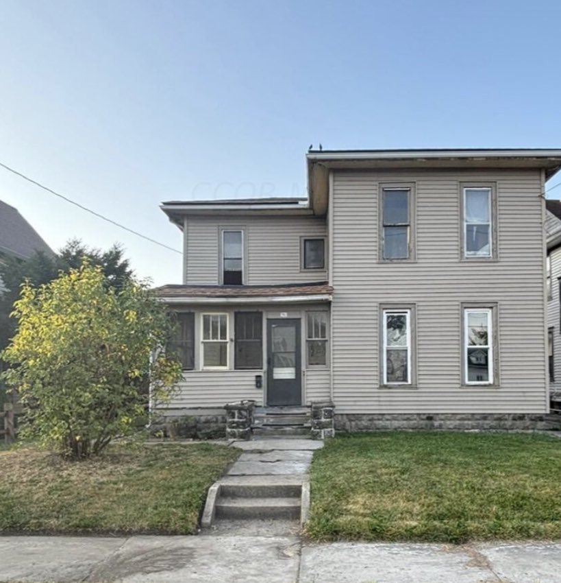 ccleary95's tweet photo. SOLD!! Congrats to my clients buying their first Marion investment property https://t.co/j6ZQtRNyVD